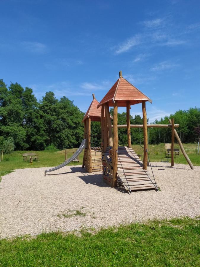 Ferienwohnung Podkrovni Apartman V Prirode, Vhodny K Relaxaci I Na Sluzebni Cesty Cerna u Bohdance Exterior foto