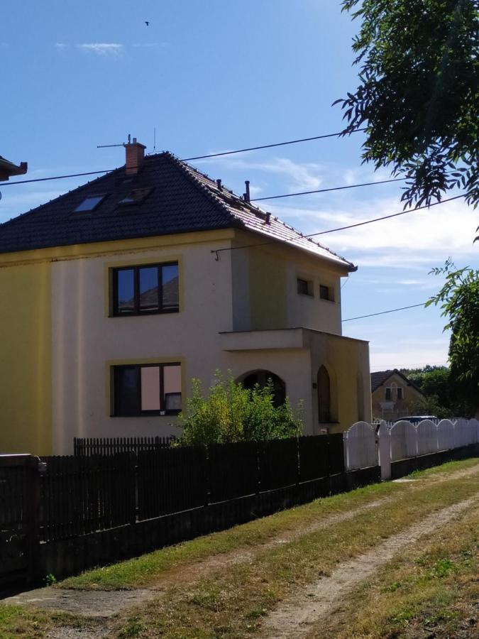 Ferienwohnung Podkrovni Apartman V Prirode, Vhodny K Relaxaci I Na Sluzebni Cesty Cerna u Bohdance Exterior foto